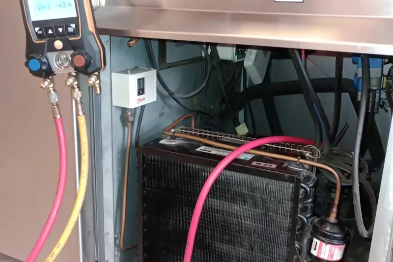 Carga de Gas R32 — equipo residencial